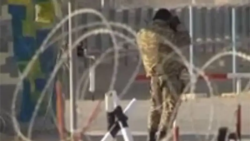 В Актау избивают морских пехотинцев