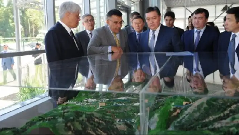 Автодорога будущего строится близ Алматы