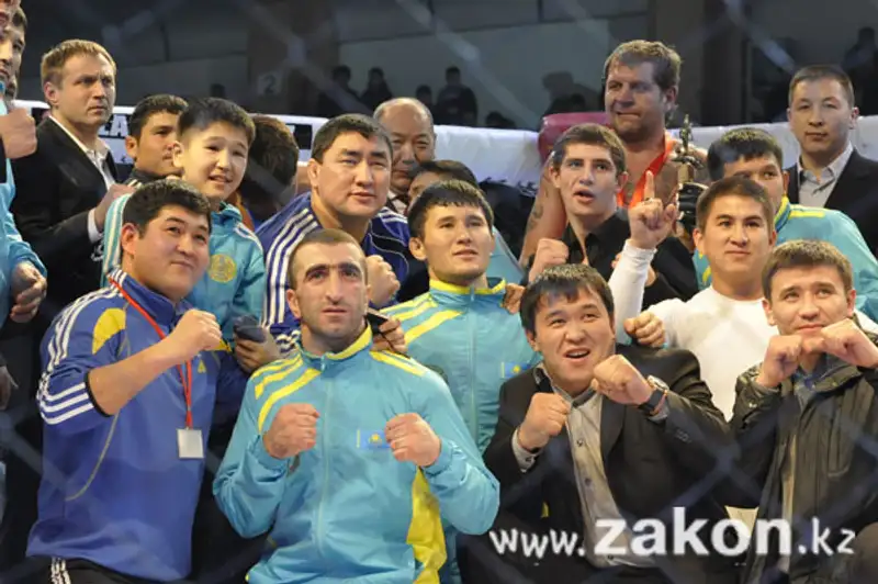 «Атилле» пришла «Смерть». Емельяненко выиграл в Алматы 18 бой в карьере (фото) «Атилле» пришла «Смерть». Емельяненко выиграл в Алматы 18 бой в карьере (фото), фото - Новости Zakon.kz от 22.12.2011 19:31