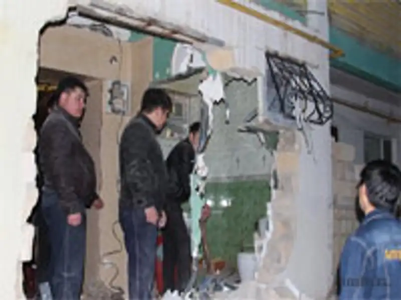 В Актау судебные исполнители устроили беспредел, фото - Новости Zakon.kz от 15.03.2013 16:31