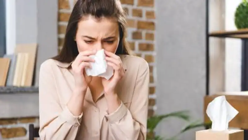 Названа реже болеющая коронавирусом категория людей