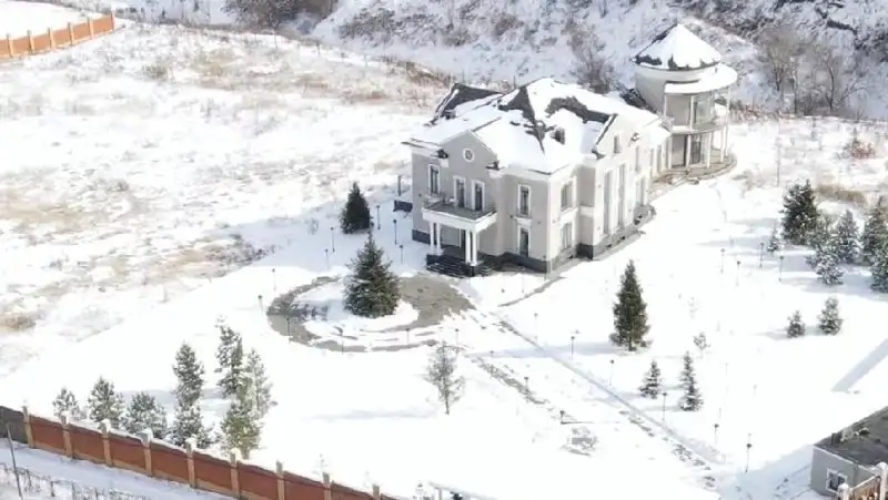 Участок с вертолетной площадкой: в Алматы изъяли имущество ОПГ на миллиард тенге