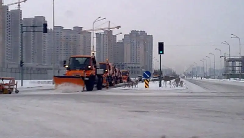 Управление адмполиции ДВД Астаны просит водителей не мешать работе снегоуборочной техники
