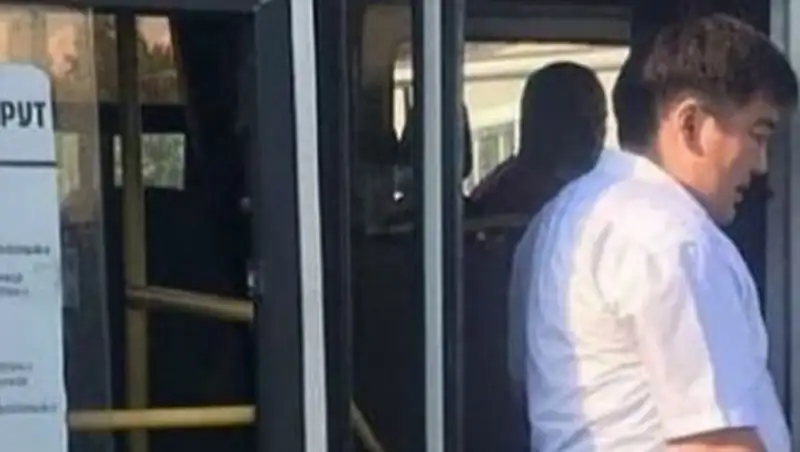 Чиновника оштрафуют за проверку автобуса без маски