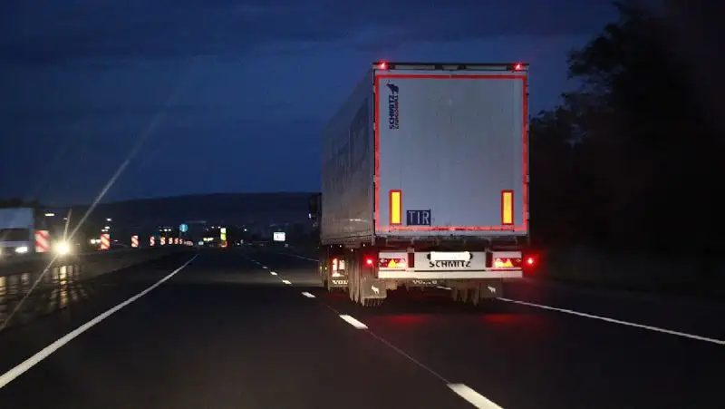 В Казахстане изменят нормы труда и отдыха для водителей международных перевозок