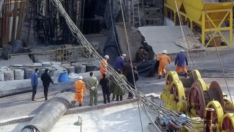 В Китае двенадцать человек заблокированы в затопленной угольной шахте