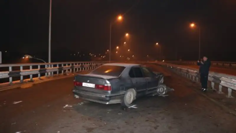 В Алматы на одном мосту произошло несколько ДТП