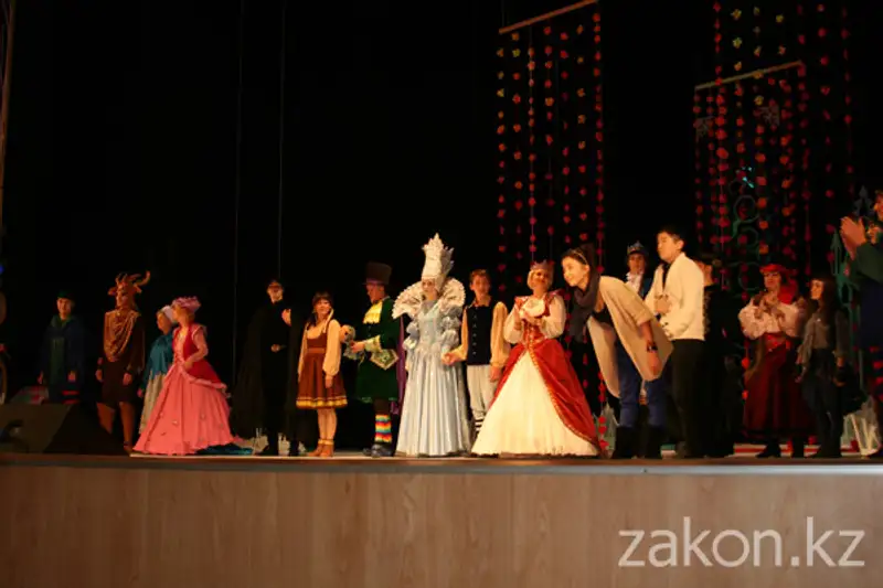 В ТЮЗе им. Н. Сац состоялась премьера детского спектакля «Снежная королева» (фото) В ТЮЗе им. Н. Сац состоялась премьера детского спектакля «Снежная королева» (фото), фото - Новости Zakon.kz от 21.11.2012 19:54