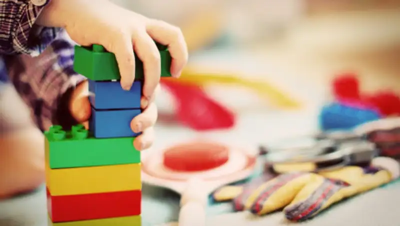 Воспитательница, издевавшаяся над детьми в детсаде под Алматы, исчезла