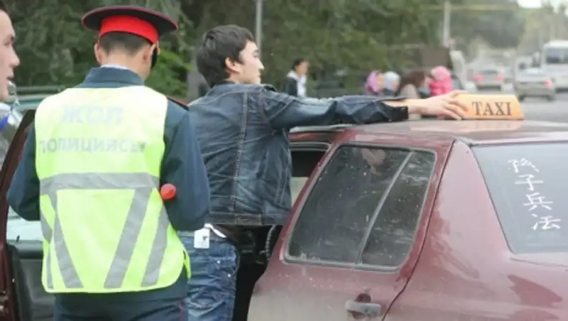 В Алматы объявили охоту на нелегальных таксистов