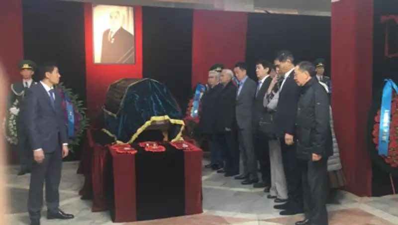 В Алматы проводили в последний путь Кажымкана Масимова