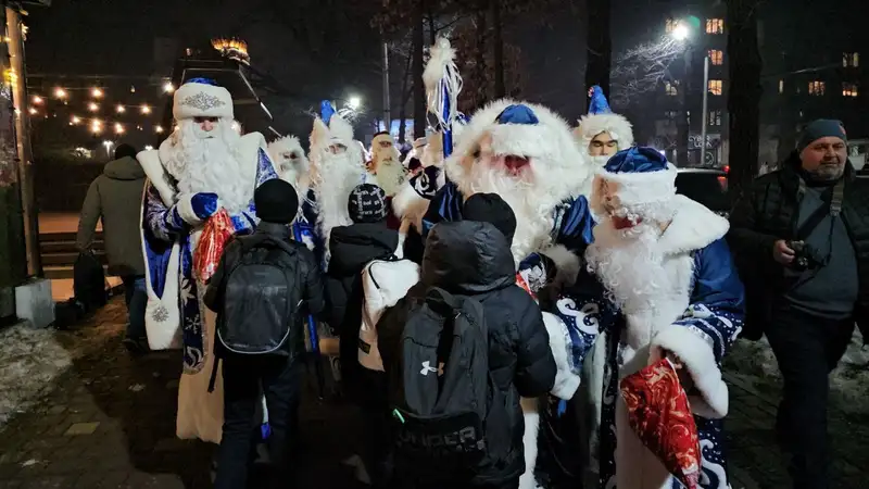 парад Аяз ата, фото - Новости Zakon.kz от 25.12.2023 20:23