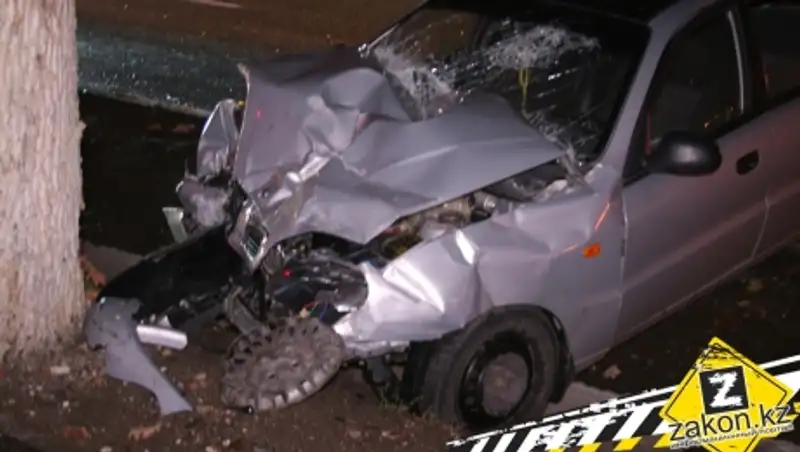 Мощное столкновение двух авто произошло ночью на пр. Рыскулова в Алматы
