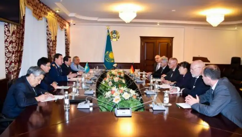 Глава МВД РК встретился с коллегами из ФРГ