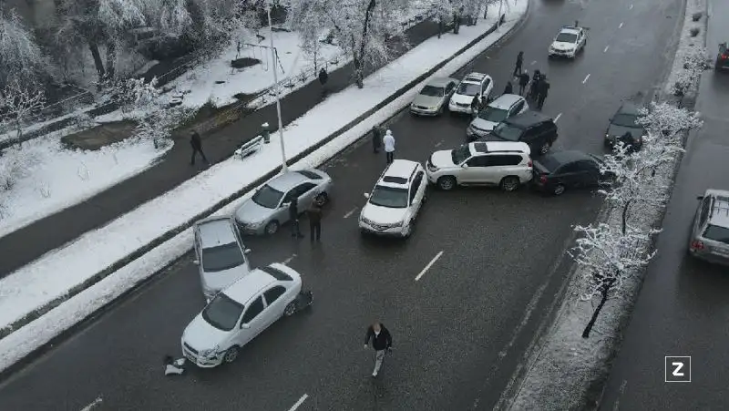 Подросток пострадал в массовом ДТП в Алматы