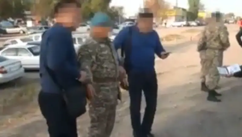 Появилось видео задержания начштаба военной части Минобороны РК