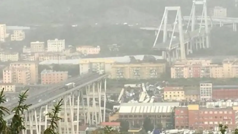 Казахстанцев среди погибших при обрушении моста в Генуе нет