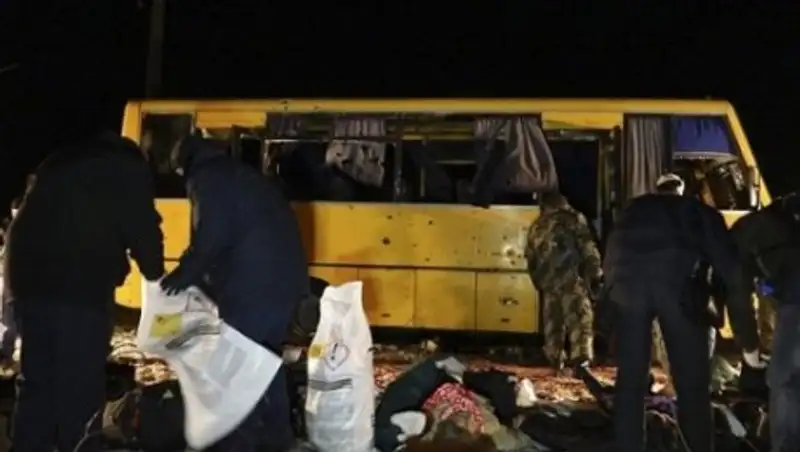 Водитель автобуса с кыргызскими номерами ранен при обстреле в Актюбинской области