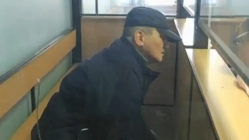 Взятый под арест в Актобе бывший полицейский пожаловался на здоровье