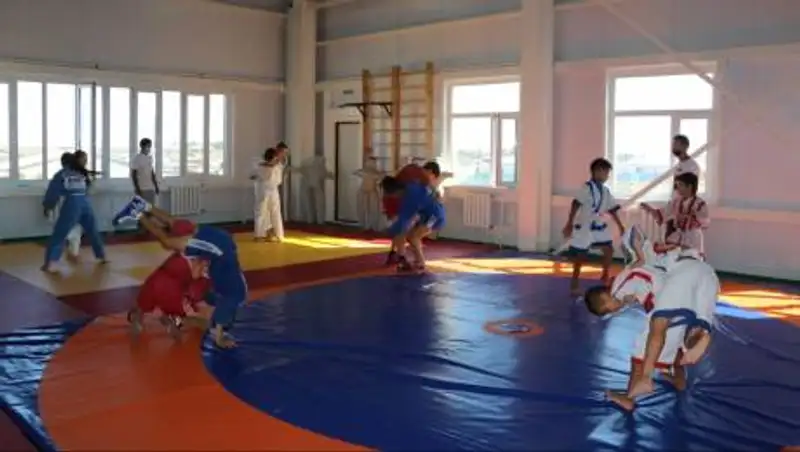 Физкультурно-оздоровительный комплекс открыли в поселке в ЗКО