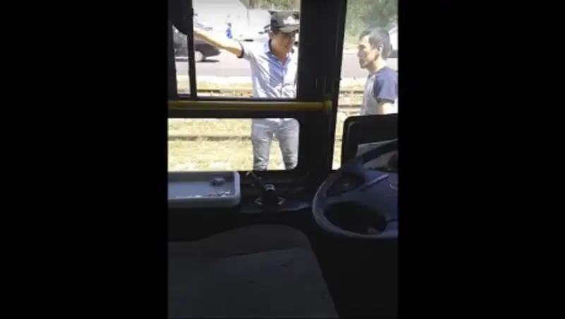 В Алматы наказаны водители автобусов, устроившие битву на дороге