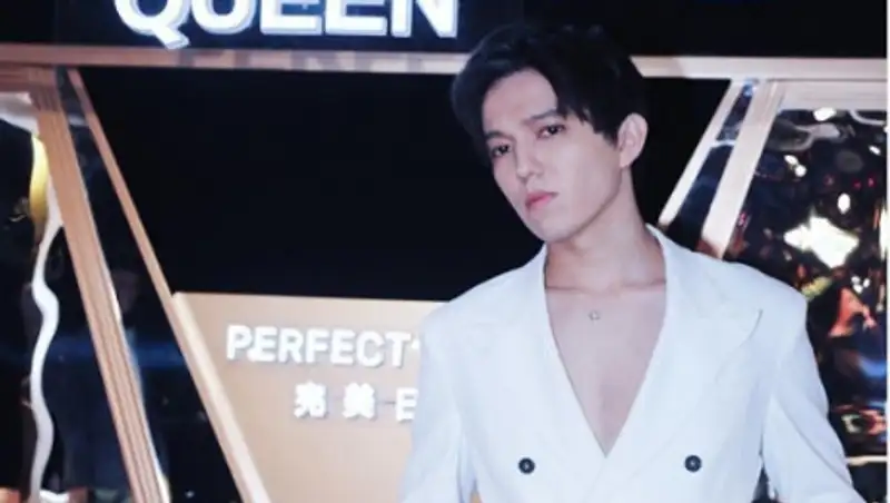 Димаш Кудайберген спел новую песню в поддержку врачей