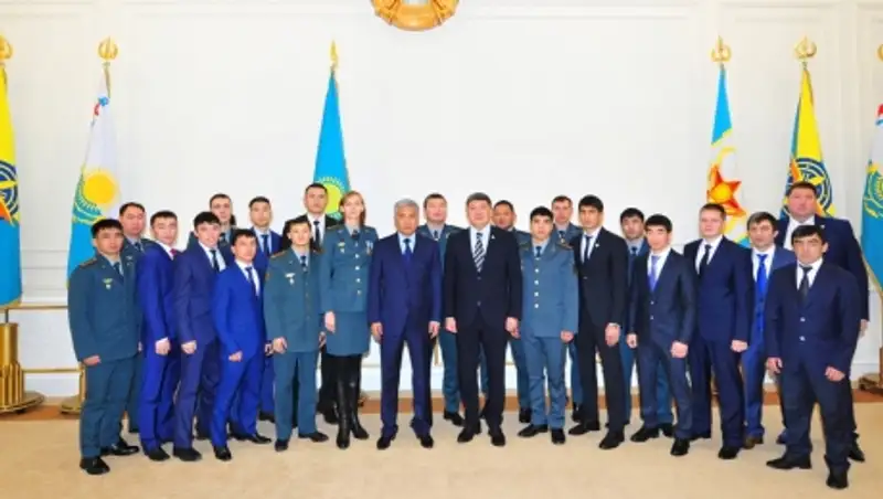 Министр обороны РК наградил лучших армейских спортсменов