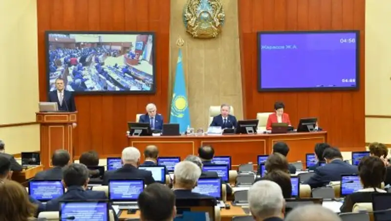 Мажилис приступил к работе над законопроектом об обязательном социальном страховании