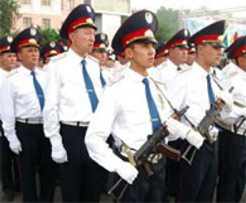 Сотрудники органов внутренних дел РК отмечают профессиональный праздник, фото - Новости Zakon.kz от 23.06.2011 14:56