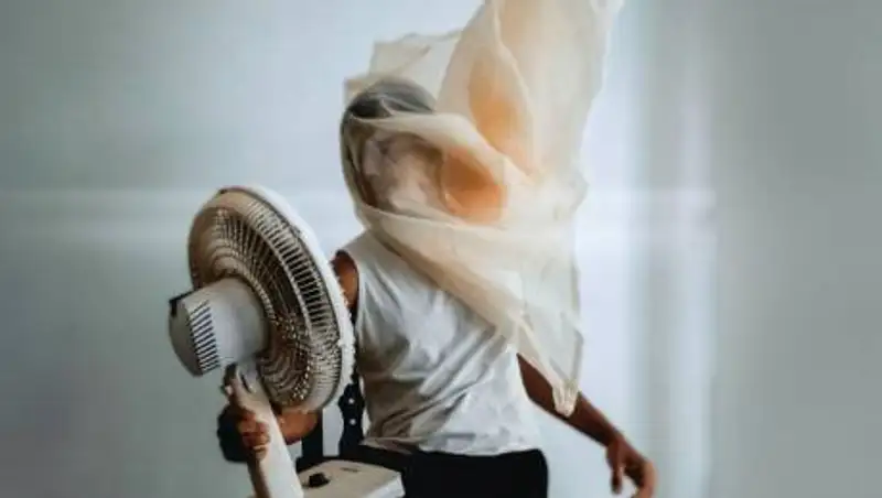 Врач рассказал об опасности кондиционеров в жару