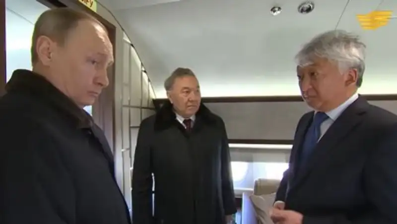 Назарбаев и Путин осмотрели новый бизнес-самолет в Алматы