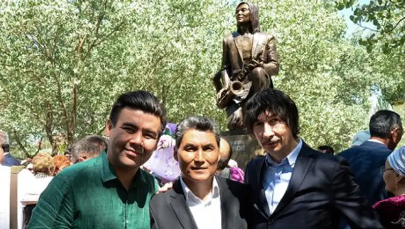 В Кызылорде - на родине Батырхана Шукенова - установили памятник