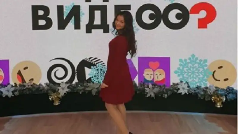 Жительница Актау снялась в купальнике на льду и стала звездой Первого канала