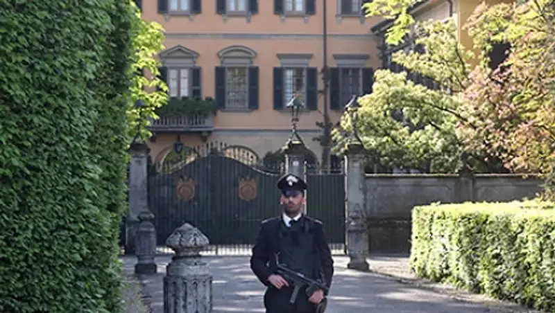 Итальянец поджег себя перед воротами виллы Берлускони