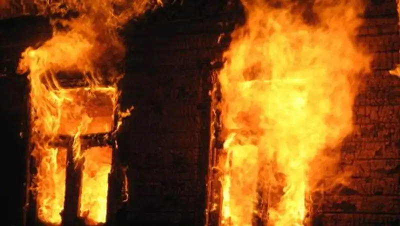 Без крыши над головой из-за пожара остались четыре семьи в Алматы