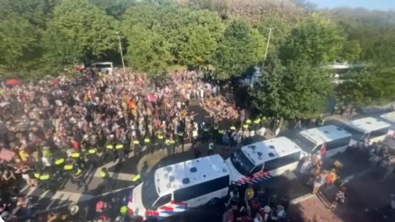 В Гааге в ходе протестов задержали более 2400 экоактивистов