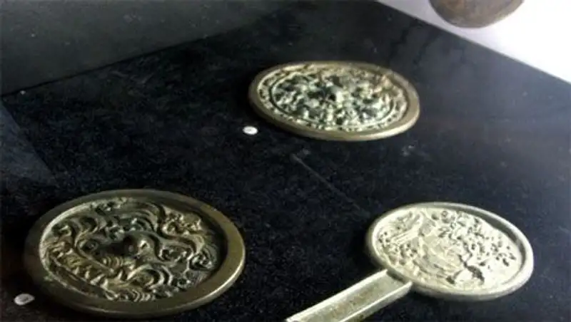 В Атырауской области открылась выставка бронзовых зеркал