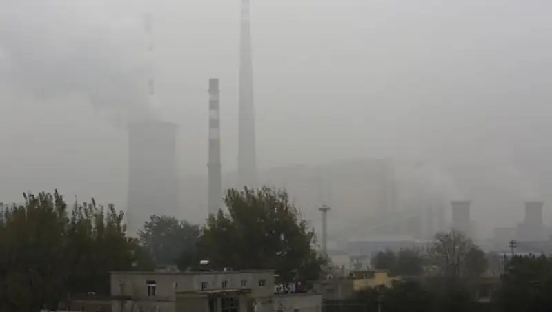 Школы Пекина на три дня отменили занятия из-за смога