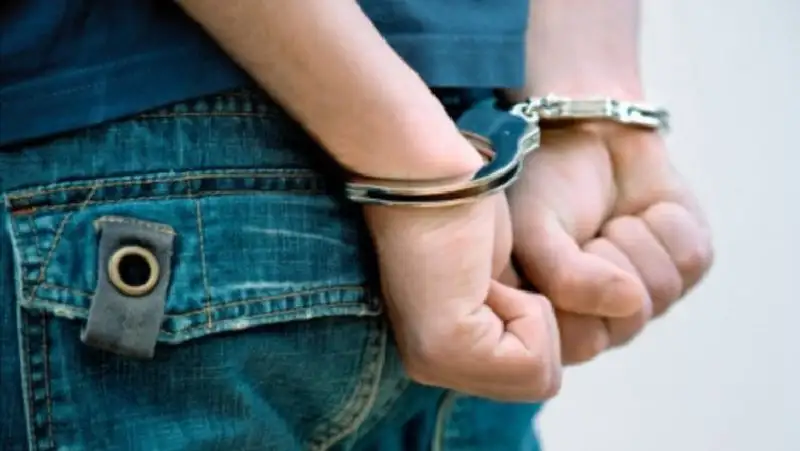 Двоих мужчин задержали за нападения на оружейные магазины в Алматы