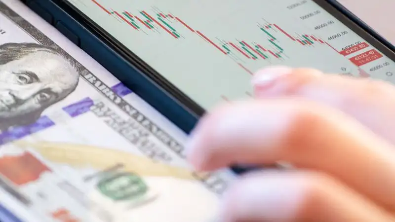 Курс доллара еще подрос на торгах 15 августа