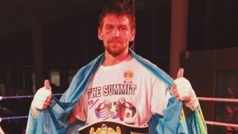 Акбербаев одержал 16-ю победу на профессиональном ринге 