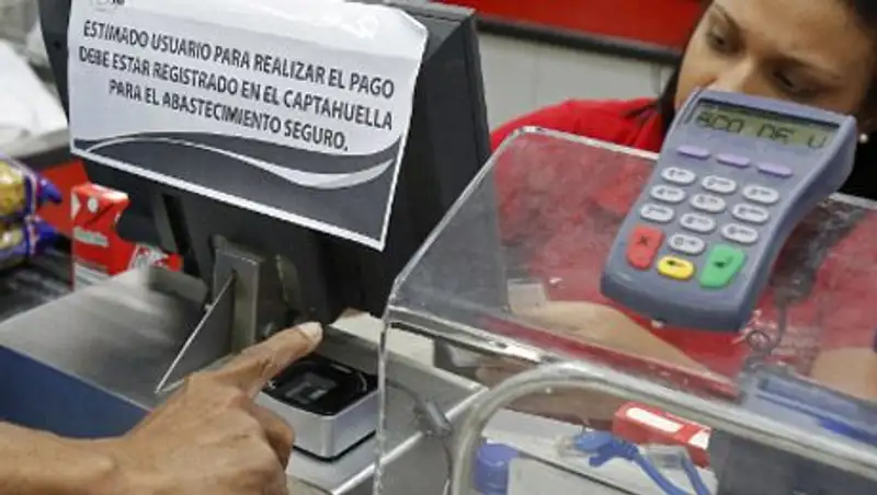 Дефицит в Венесуэле будут продавать по отпечаткам пальцев