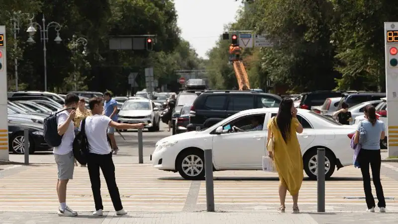 Две улицы частично станут односторонними в Алматы