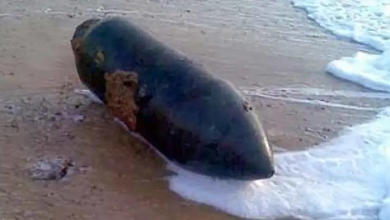 На пляже во Франции обнаружили шесть снарядов времен Второй мировой войны