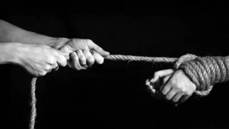 «Живой товар»: девушку оценили в 100 000 тенге