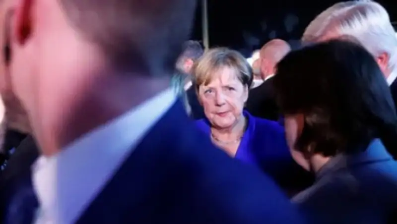 Меркель забросали помидорами на предвыборном выступлении