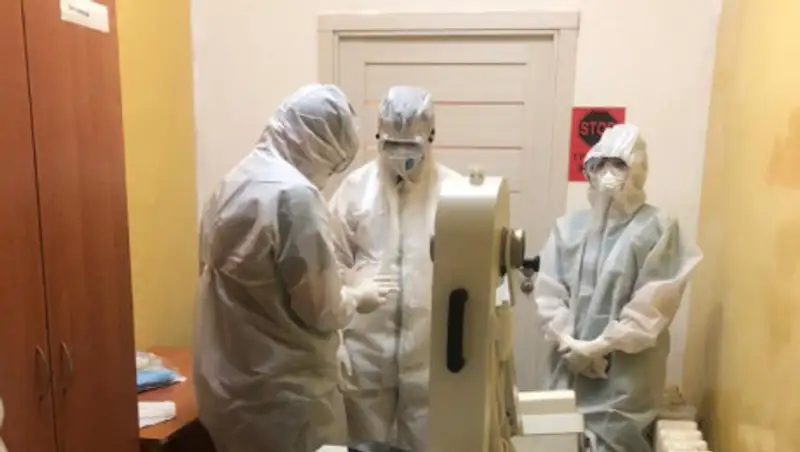 В Акмолинской области коронавирусом заразился медработник