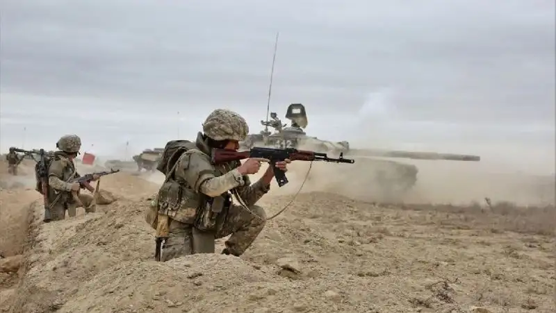 Касым-Жомарт Токаев внес изменения в военную доктрину Казахстана