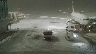 На Турцию обрушился снегопад - аэропорт закрыт, фото - Новости Zakon.kz от 24.01.2022 23:58