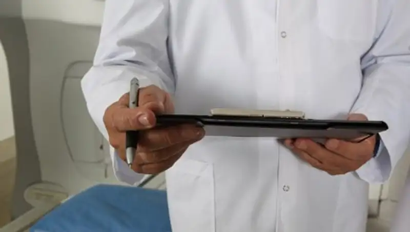 Профессор из Германии поможет в лечении изнасилованной в Актау девочки